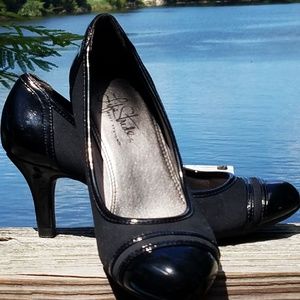 LIFE STRIDE  SOFT SYSTEM "PETUNIA" 2 1/2" HEELS